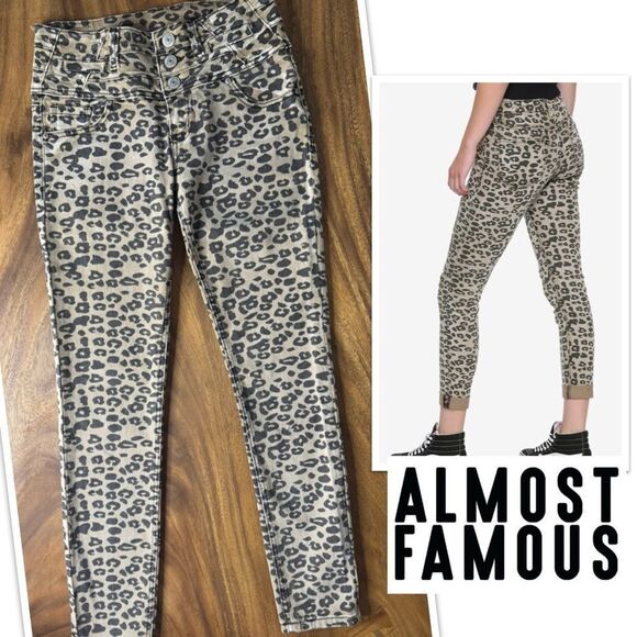 Almost Famous Women's Leopard Mid-Rise Skinny Jeans sz 9 - Picture 1 of 16